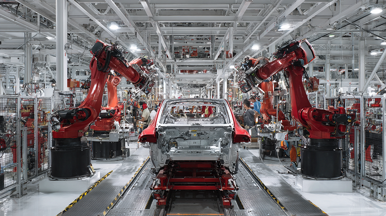 Бывший сотрудник Tesla, который уже потратил $1 млн на лечение после инцидента с роботом, требует $51 млн`